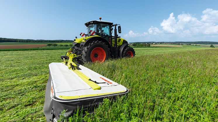 CLAAS presents the DISCO 4400 CONTOUR with 4.20 m working width and vector folding