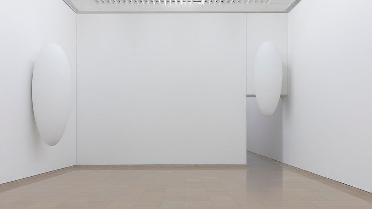 Tarik Kiswanson, Mirrorbody, installationsvy Carré d’Art – Musée d’art contemporain, Nîmes. Foto: Vinciane Lebrun