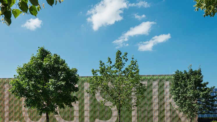 Elobau_Leutkirch_Fassade_Südseite_Logistik.jpg