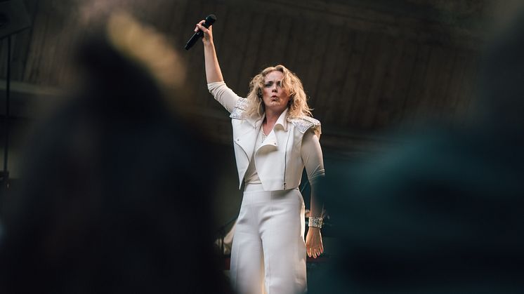 Ane Brun firar 20 år som artist och gör en av sina få Sverigespelningar på Sara kulturhus.