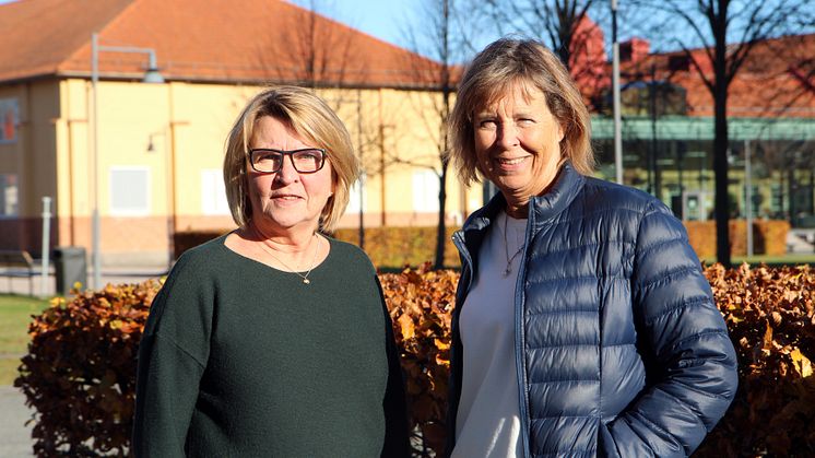 Agneta Jonsson, universitetslektor i barn- och ungdomsvetenskap och Susanne Thulin, universitetslektor i pedagogik och Programområdesansvarig för förskollärarprogrammet, gläds över beviljat forskningsmedel.
