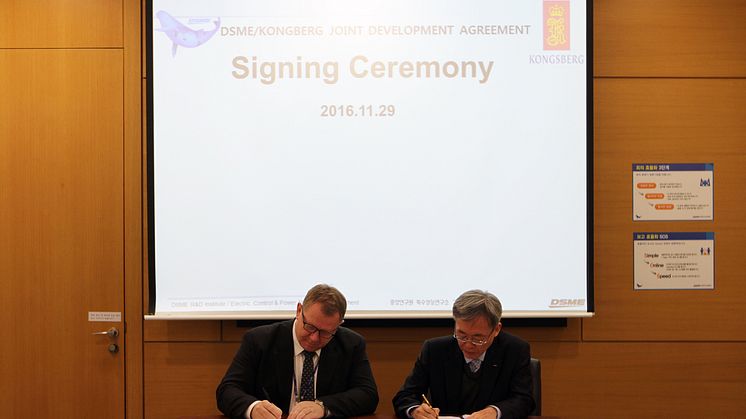 Tore Wean, Managing Director, Kongsberg Maritime Korea (left) and Mr. Young Bok Choi, Vice President at DSME Naval & Energy System R&D 
