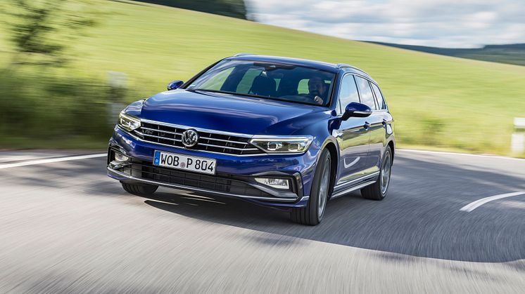 Passat er opdateret visuelt og teknisk med nye assistent- og infotainmentsystemer samt en ny 2,0 TDI-dieselmotor.