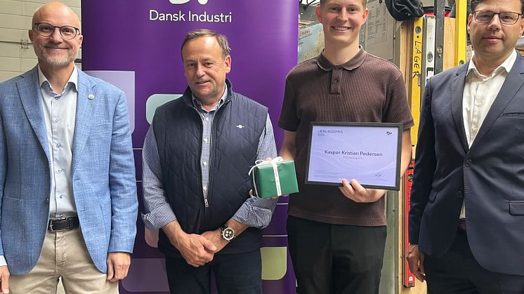 Borgmester  Jesper Greth, direktør Per Sadolin Pedersen STS Støvring, prismodtager Kasper Kristian Pedersen og Henrik Hagens fra DI Aalborg