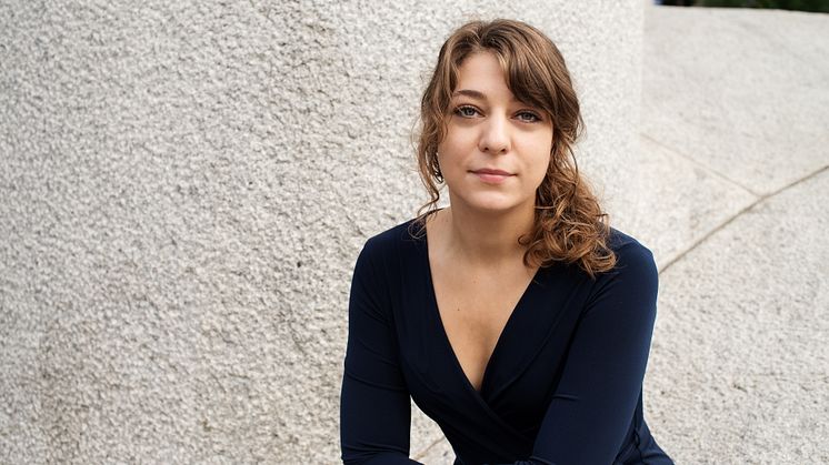 Debuterer med feministisk diktsamling om einsemd og lausriving