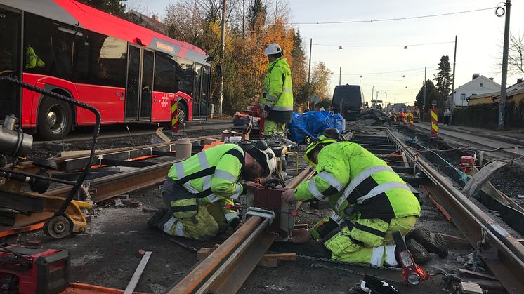 Siste sveis av trikkeskinner i Grefsenveien 8