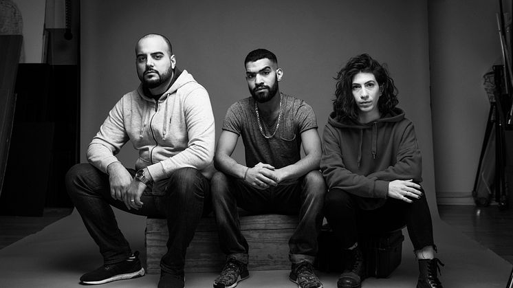 Poeten och spoken word-artisten Elias Abi Jaber samt skådespelarna Hussein Al Saidan och Zin Dusim som medverkar i "Klipp han". Foto: Nadim Elazzeh.
