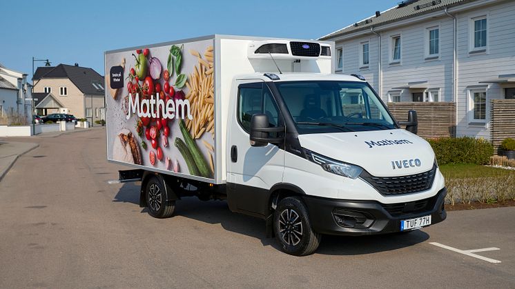 Mathem har utökat sin fordonspark med ytterligare 100 IVECO Daily och det innebär att man har cirka 250 transportbilar från IVECO för sina hemleveranser med mat.