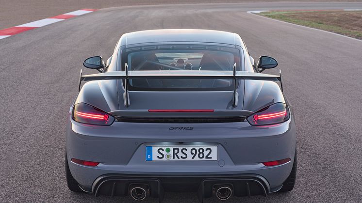 2 - 718 Cayman GT4 RS.jpg