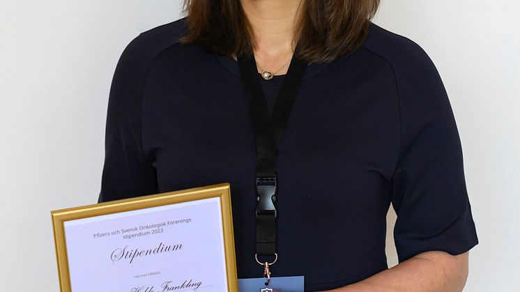 Maria Helde diplom stående
