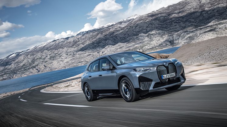BMW iX:n sarjatuotanto käynnistyy Dingolfingissa