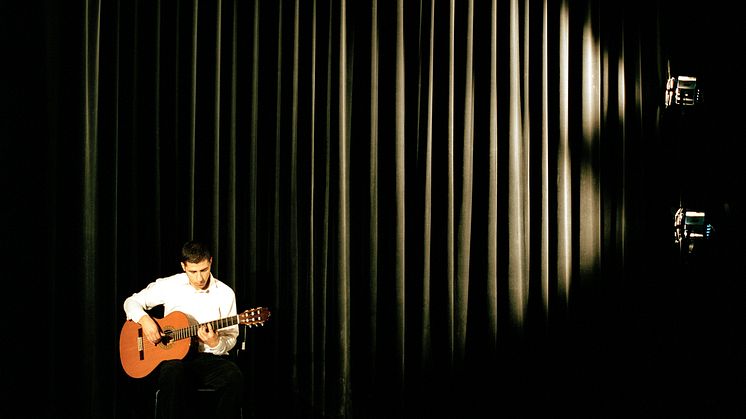 Stage guitar by Jonas Jörneberg