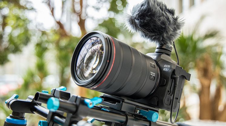 EOS R5 Shoulder Rigged