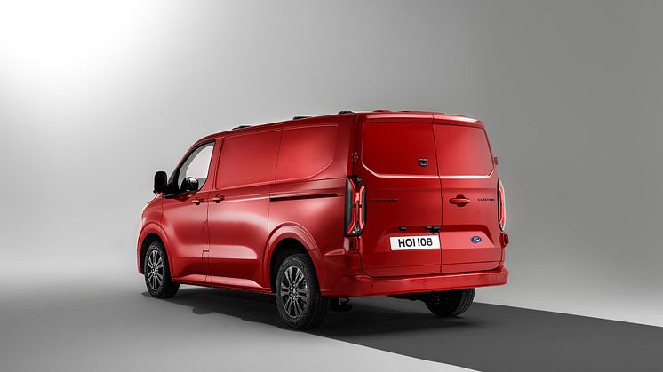 FordTransitCustom_LimitedVan_ArtisanRed_002-LOW