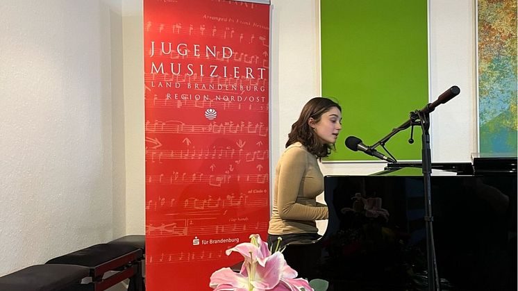 Tabea Hassan (16), gestartet in der Kategorie "Singer Songwriter"- mit eigenen Texten und Musik. Foto: Musikschule Barnim