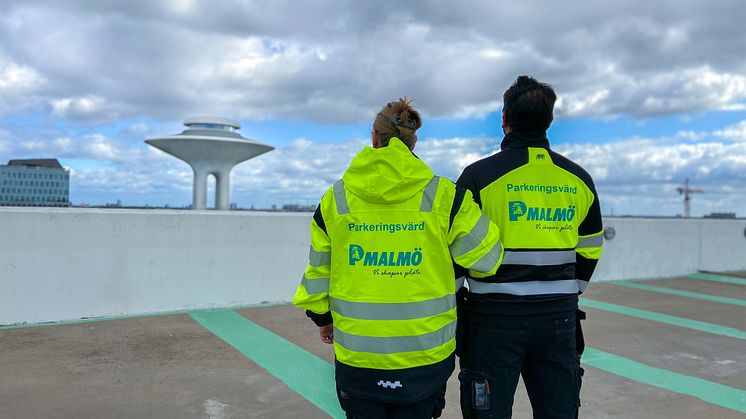 Parkering Malmö inför parkeringsvärdar i sina egna parkeringshus. 