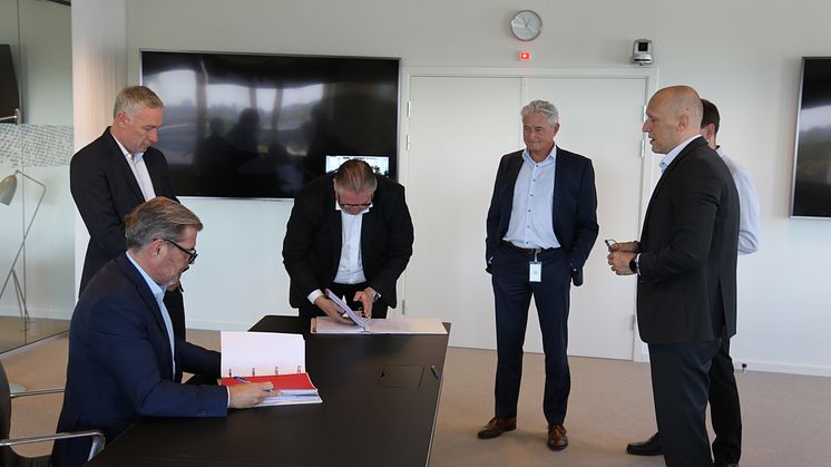 Underskrivelse af kontakten mellem NNIT og Saint-Gobain
