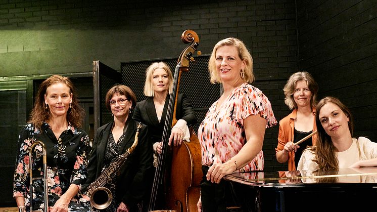 Sisters of Jazz med  Lis Wessberg (DK), Pernille Bévort (DK),  Ida Hvid (DK), Anna Pauline Andersson (SE), Benita Haastrup (DK) och Catrine U. Frøhlund (DK). Foto: Sofie Barfoed