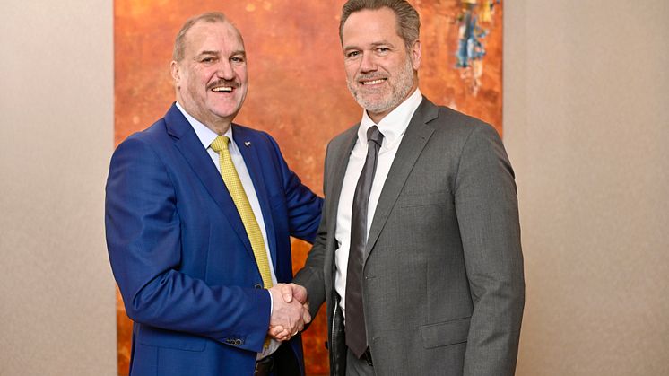 Amtsübergabe: Johannes Schuller (links) übergibt Aufsichtsratsvorsitz an Robert Grieshofer