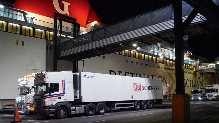 Titan mastbelysning lyser upp Gotlandsterminalen hos Smålandshamnar, Oskarshamn