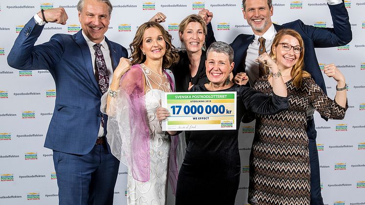 We Effects generalsekreterare Anna Tibblin och resursmobiliserare Maria Kaarto tillsammans med Anders Årbrandt, Eva Struving och Cecilia Bergendahl, Managing Directors på Novamedia Sverige AB, samt Rickard Sjöberg, Programledare.