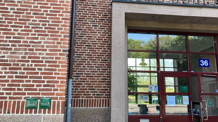 Skyltar vid Borgarskolan