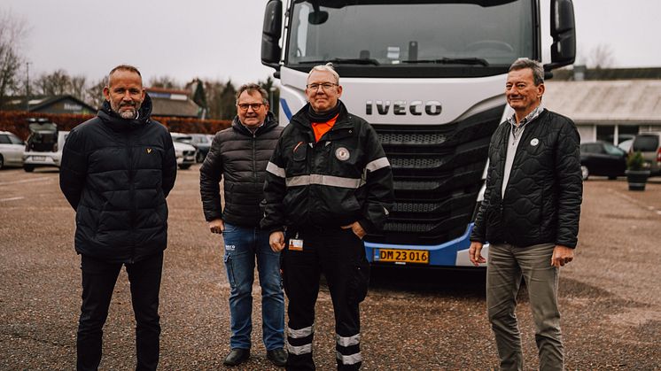 Billede 3 - Fra venstre Thomas Bass (ansvarlig for testkørsel hos HT Transport), Jørgen B. Andreasen (chaufførtræner fra IVECO)...