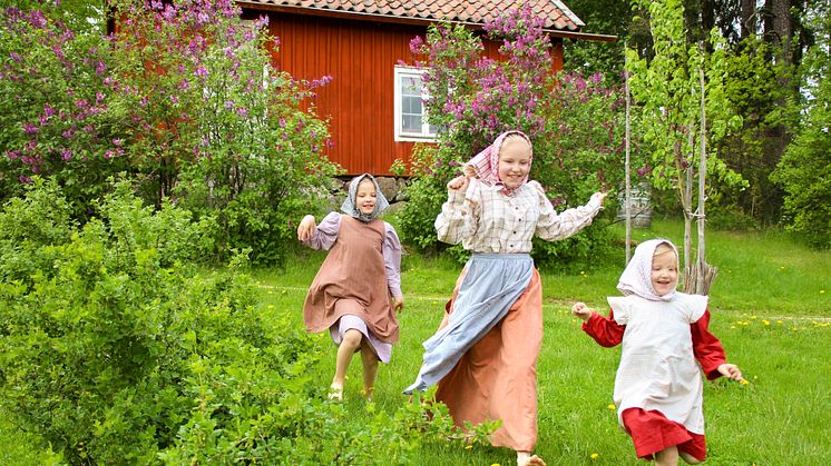 springande_barn_torpet01_fotoNL.jpg