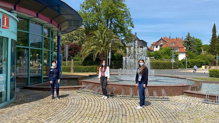 Team der Tourist-Information Bad Pyrmont mit den neuen Sicher ist sicher!-Gesichtsmasken