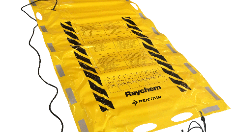 Tjältiningsmattan EM-Defrost-Mat är gul med reflexränder på ovansidan och syns på långt håll.
