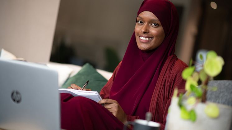 Fatha Mohamed fotograferad av Albin Bogren under utvecklingsprogrammet Boost Chamber hösten 2021.