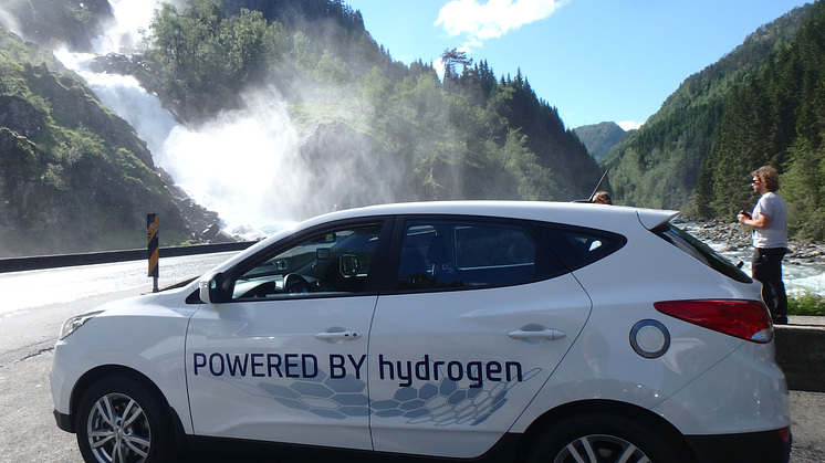 Hyundais ix35 Fuel Cell på E134 fra Bergen til Bolzano