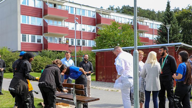 Ferieungdomarna i Bergsjön välkomnade Annika Strandhäll