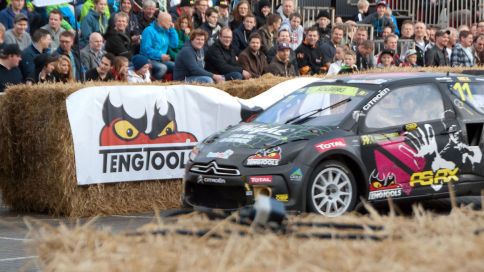 Bånn gass med Petter på Oslo Motor Show