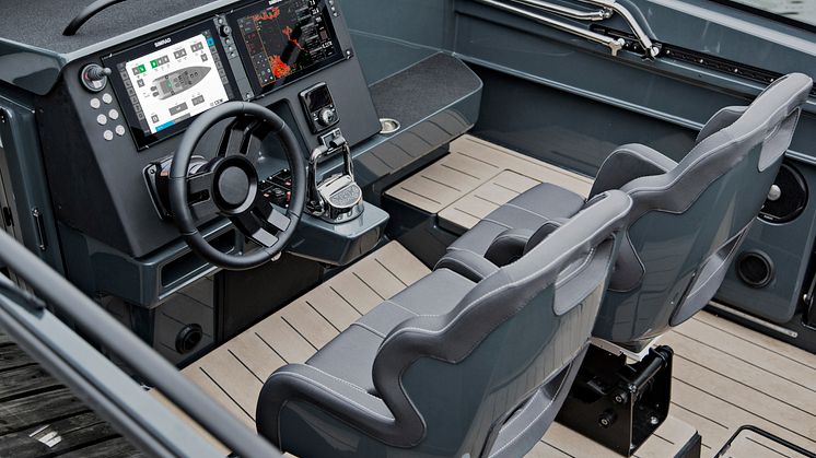Hi-res image - The Simrad® Command experience