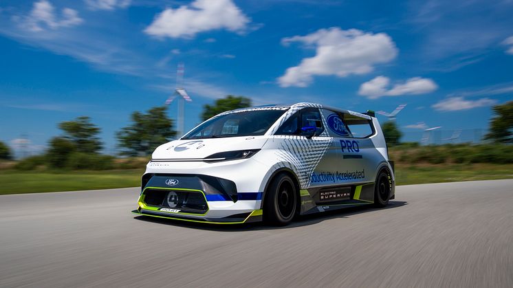 Așa accelerezi afacerea ta: 2.000 CP la tensiune înaltă cu Ford Pro Electric SuperVan