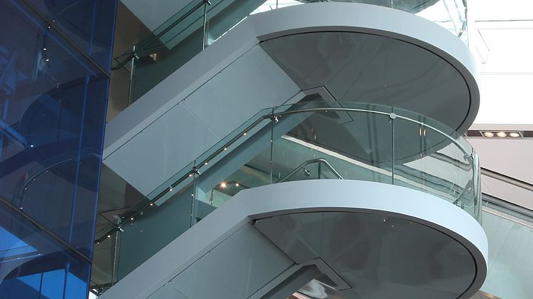 Fox Design presenterar HLS ledstång- och trappbelysning med LED på Dublin Airport.