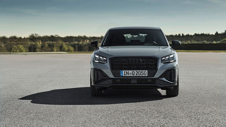 Audi Q2 (Pilegrå)