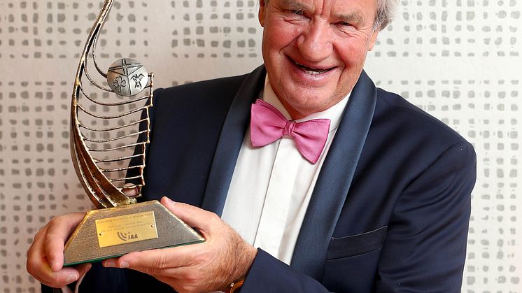 Bjorn Kjos receives 'Outstanding Contribution to Aviation' award from Irish aviation industry 