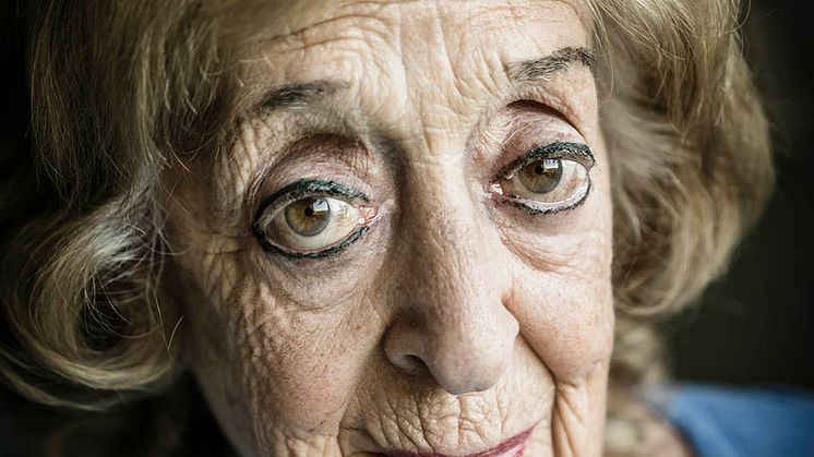Ruth Berlinger, en av de överlevande från Förintelsen som medverkar i utställningen Speaking Memories – Förintelsens sista vittnen. Foto: Karl Gabor.