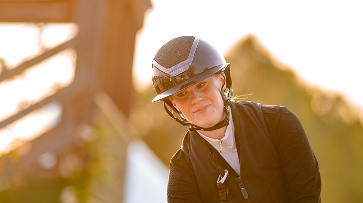 Alva Larsson och Winston (SWB)Krafft Tour of Amateurs omhopp 9 juli 2023