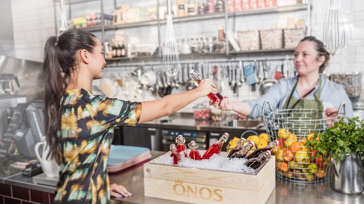 Nytt dryckeskoncept från Orkla inkluderar flaskor och trälåda