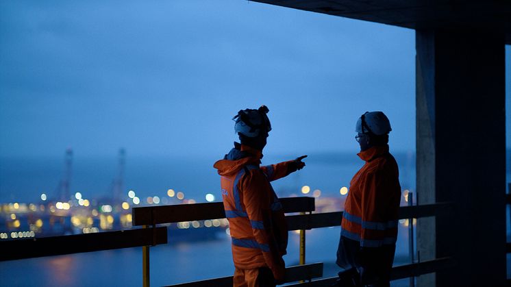 LE34 optager seks nye partnere, hvis personlige engagement i ejerskabet er med til at højne og fremtidssikre det faglige og ledelsesmæssige fundament inden for en række forretningsområder. På billedes ses landinspektører i forbindelse med afsætning t