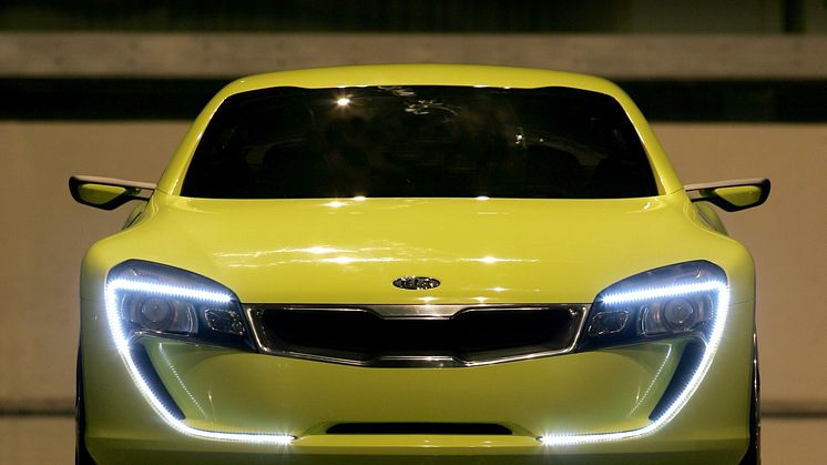 For ti år siden ved IAA 2007 præsenterede KIA konceptbilen Kee – en sports coupé, som blev udgangspunktet for KIAs nye designsignatur, som har defineret alle KIA modeller lige siden: ”Tigernose” grillen