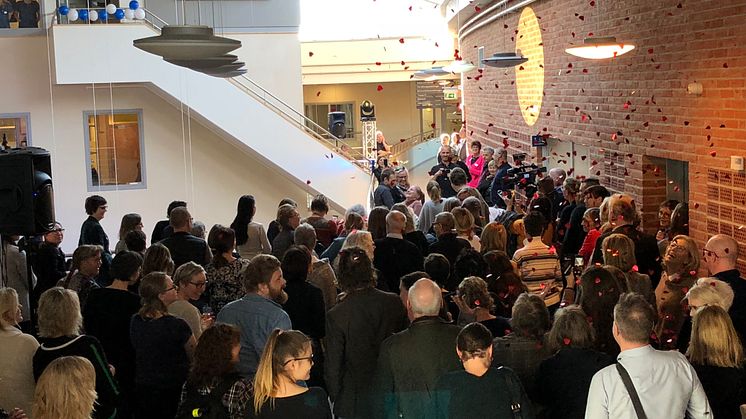 Efter tal av bland annat rektor Martin Hellström invigdes det nya KLC på Högskolan Väst