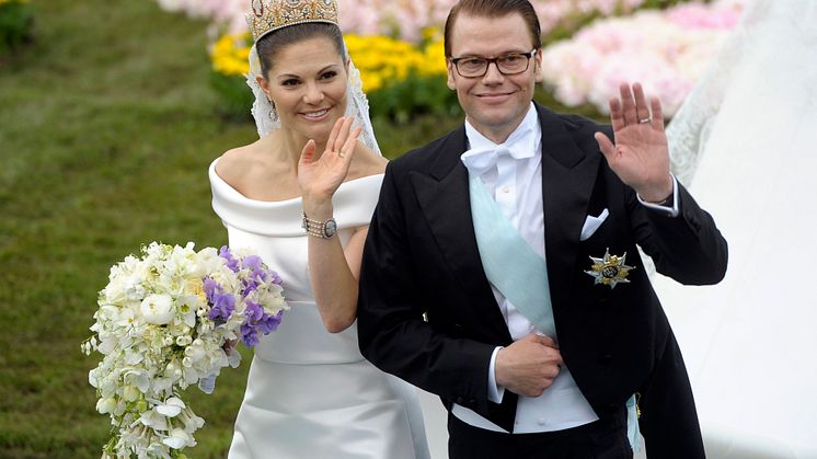 Kungen drar Kronprinsessan och Prinsen