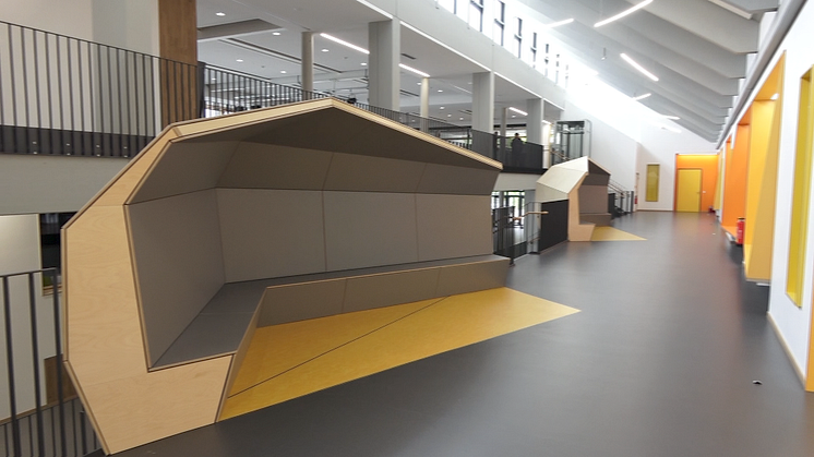 Die Sitzmuscheln werden von den Schülern der Realschule Wemding als Erweiterung des Klassenraums genutzt