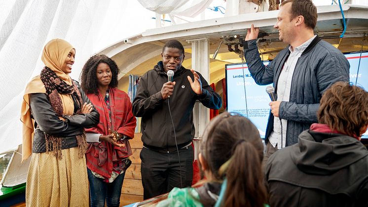 Skibet var ladet med afrikanske armbånd, europæiske menneskerettigheder og libanesiske skolehaver