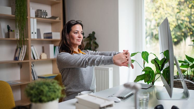 Wer im Homeoffice arbeitet, sitzt viel und häufig falsch. Rückenschmerzen sind dann vorprogrammiert. Damit die Schmerzen nicht den Arbeitsalltag bestimmen, ist doc Ibuprofen Schmerzgel eine gute Wahl.