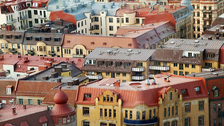 Vy över takåsar i centrala Göteborg där priserna sjönk med 1 procent under oktober. Sett över det senaste året är priserna dock upp 2 procent.